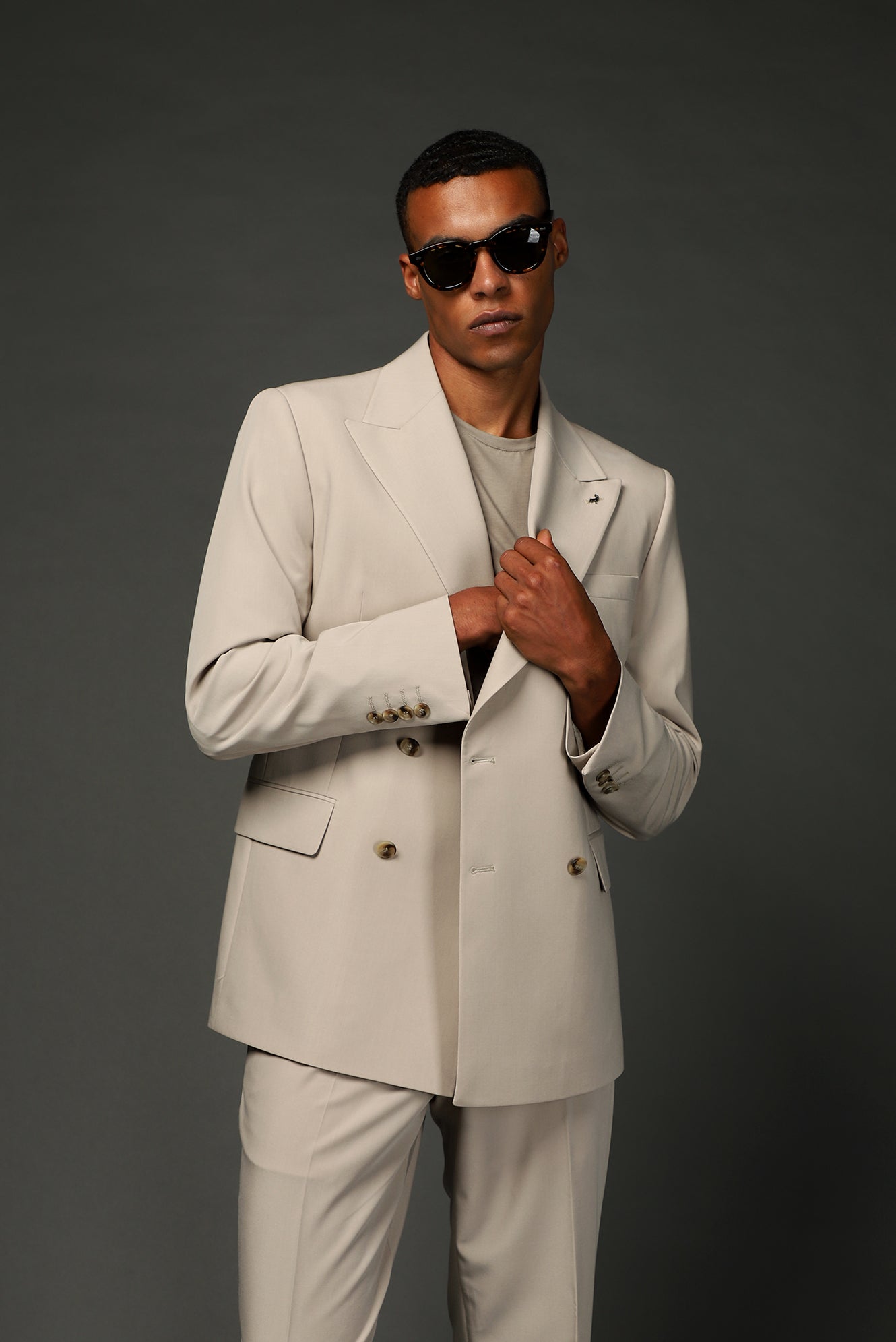 Orta Bej Oversize Ekstra Rahat Kalıp Kruvaze Takım Elbise