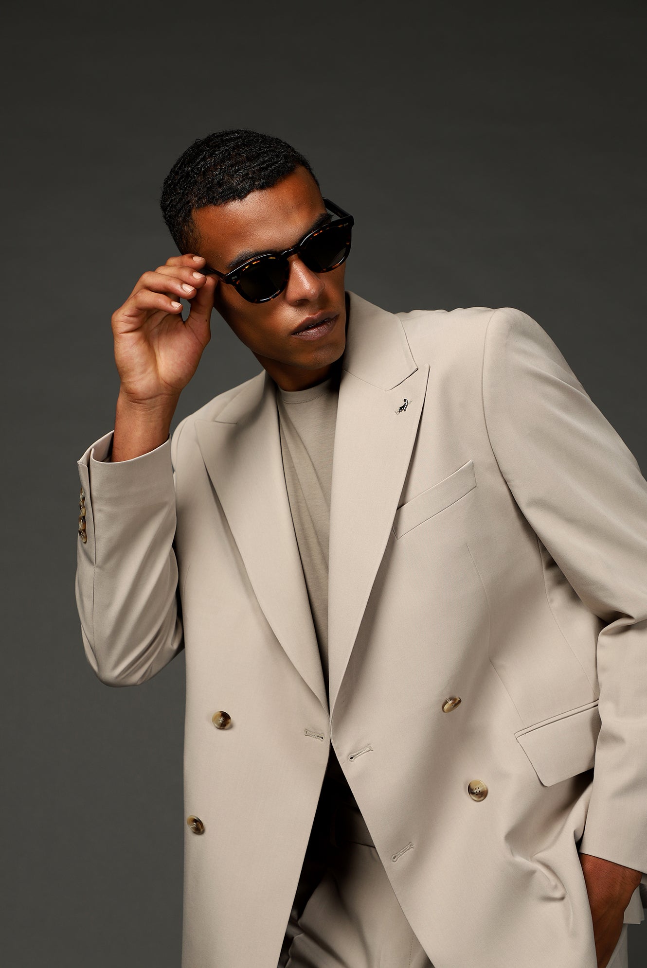 Orta Bej Oversize Ekstra Rahat Kalıp Kruvaze Takım Elbise