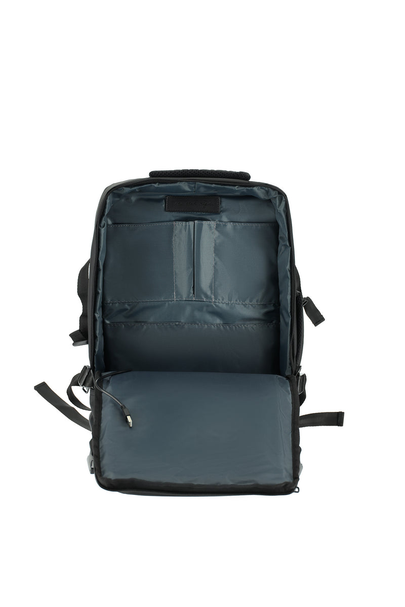 Siyah Seyahat Sırt Çantası