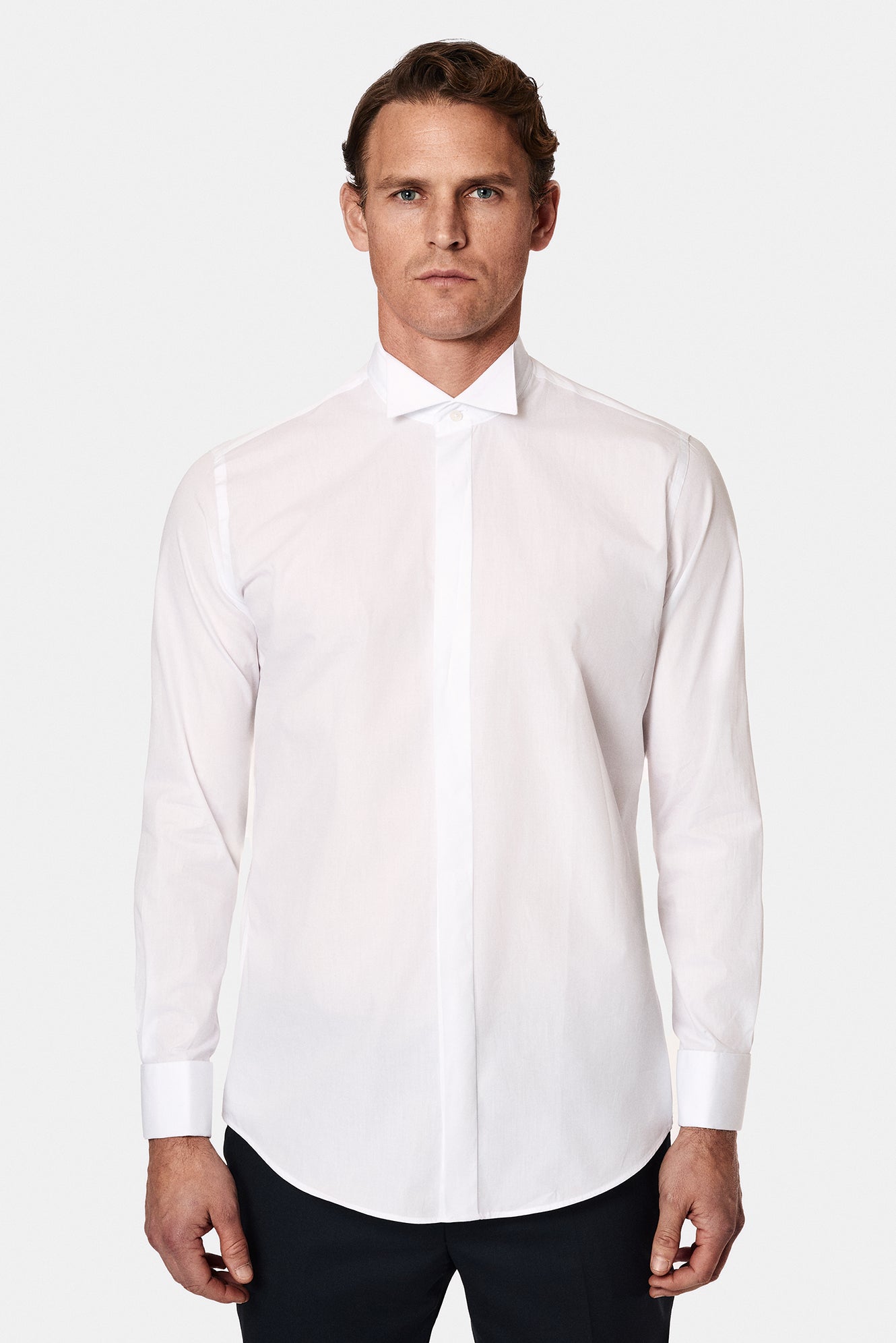 Beyaz Ata Yaka Slim Fit Dar Kesim Pamuk Manşetli Gömlek