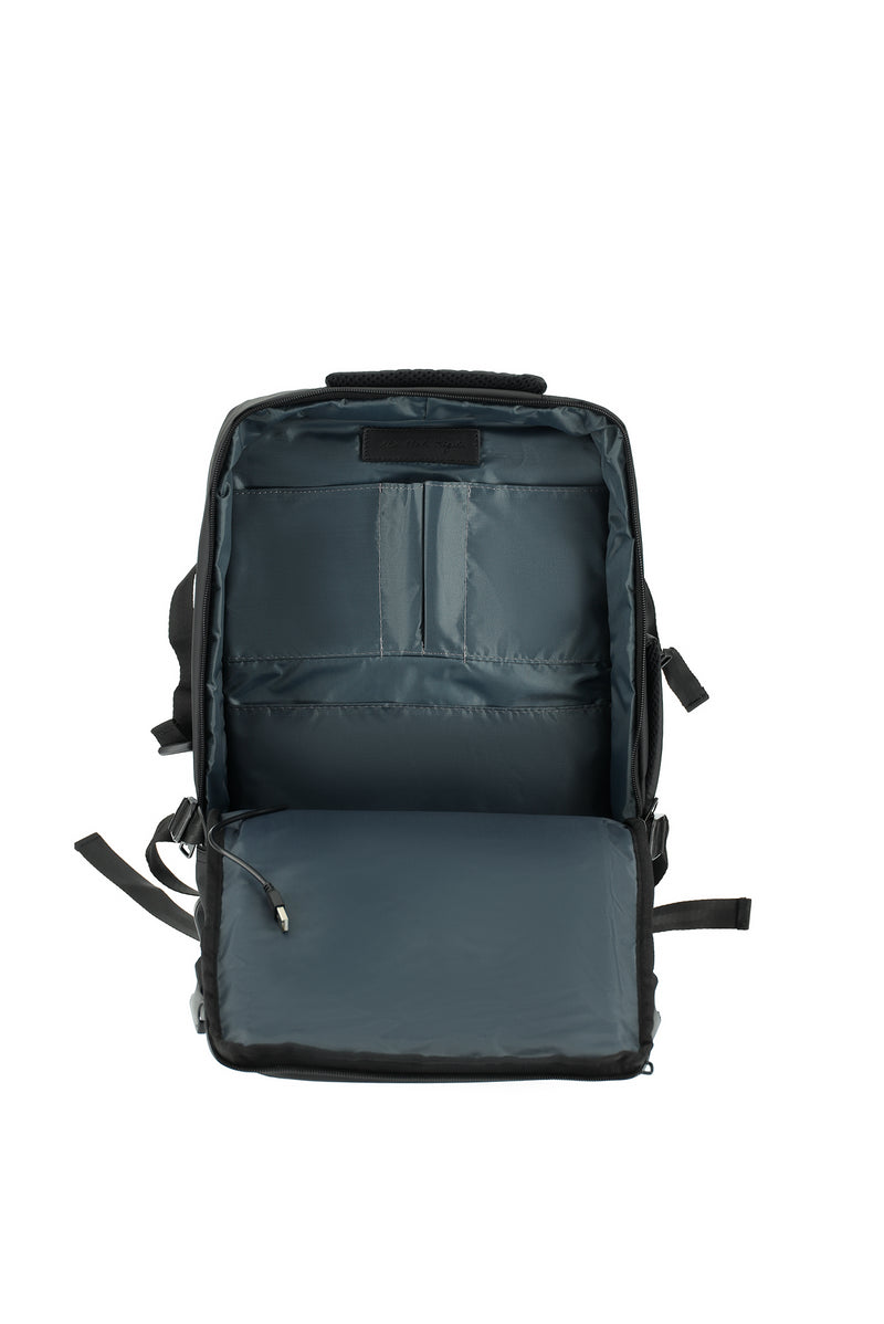 Siyah Seyahat Sırt Çantası