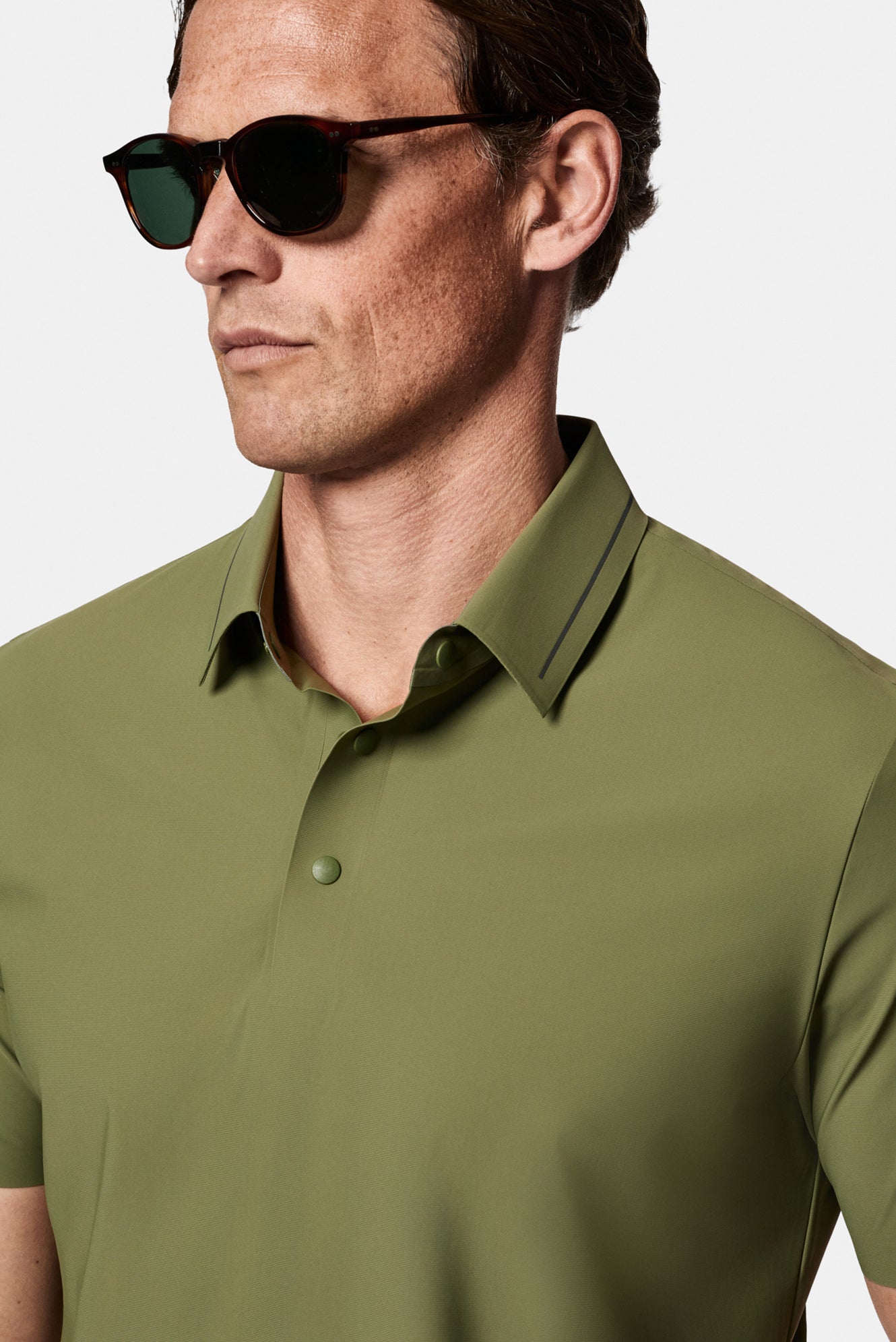 Orta Haki Çıtçıtlı Polo Yaka Regular Fit Esnek İz Yapmayan Dikişsiz T-shirt