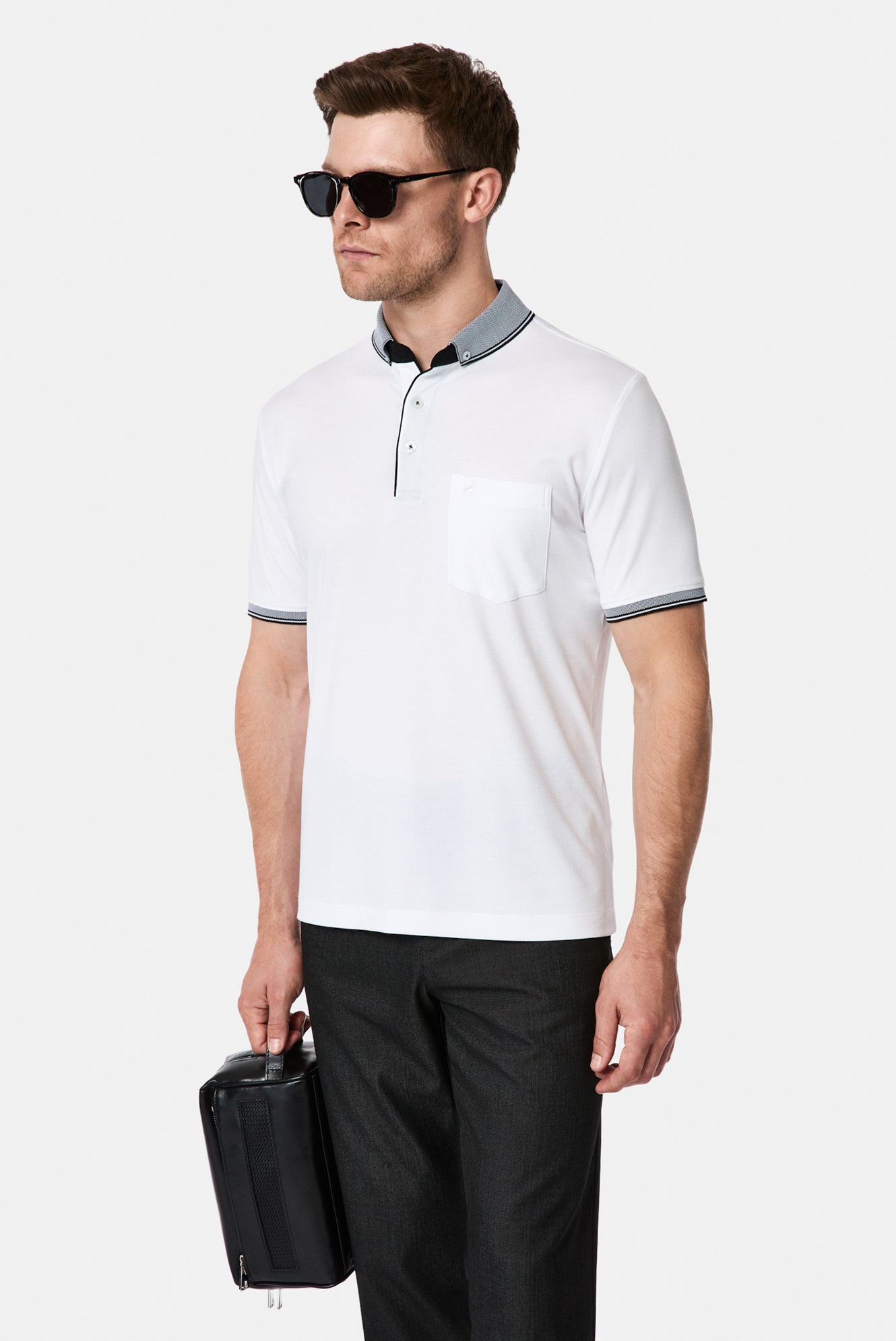 Beyaz Regular Fit Düğmeli Polo Yaka Desenli Nakışlı Cepli Pamuklu T-shirt